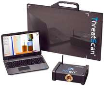 ThreatScan Röntgensystem, Roentgengenerator, Detektorpanel und Laptop.