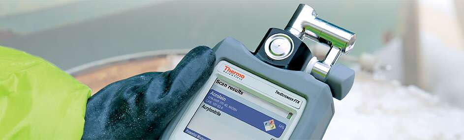 Mobiles FTIR-Spektrometer TruDefender FTX zeigt Analyseergebnis "Acrolein" an.