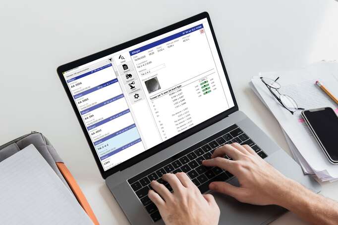 Messergebnis der Cobra Software auf einem Laptop Bildschirm