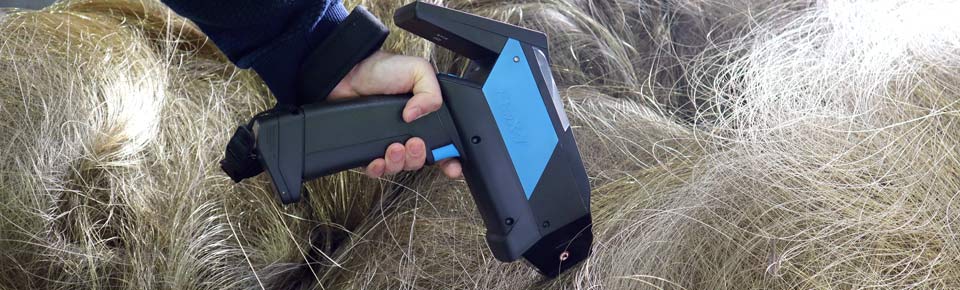 Mobile X-ray fluorescence spectrometer analyzes metal chips